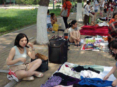 今天被我们一起摆摊吧刷屏了，实体经济的大幅萎靡让人走上了大街