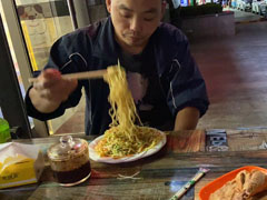 开花店的小伙伴二半夜没吃饭就来问小程序，想从小程序上进行获客